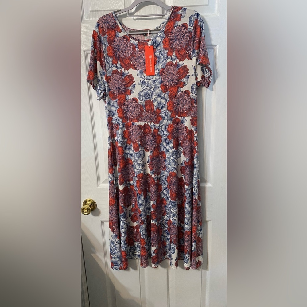 Women’s dress multi color floral Very stretchy NWT size XL